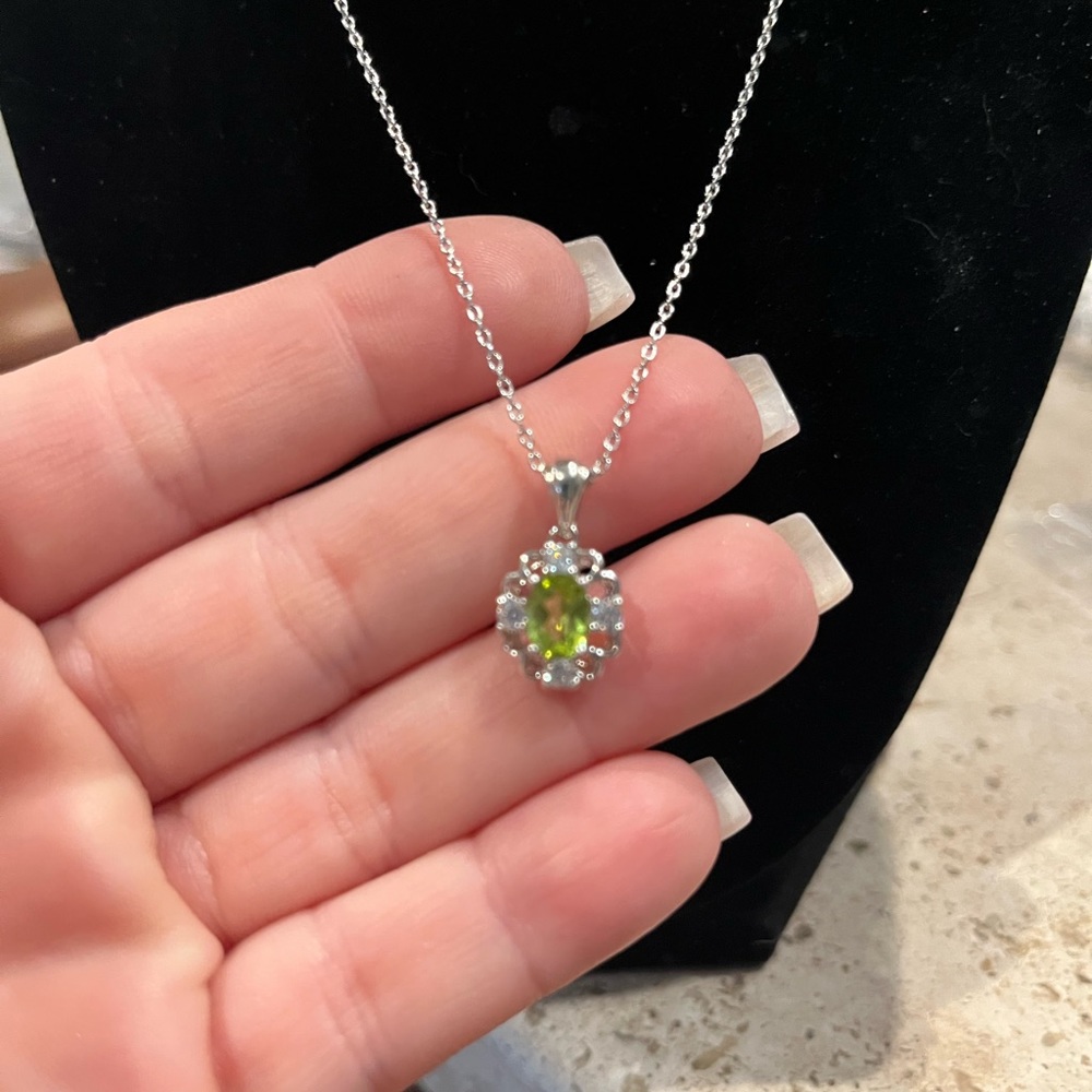 Sterling silver peridot 18” necklace
